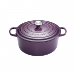 Cocotte Signature en fonte emaillee ronde 26 cm violet Cassis