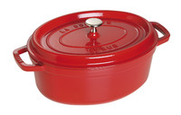 Cocotte en fonte Staub ovale rouge cerise 37 cm avec couvercle a bouton laiton