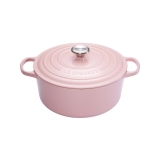 Cocotte Signature en fonte emaillee ronde 26 cm rose Chiffon Pink
