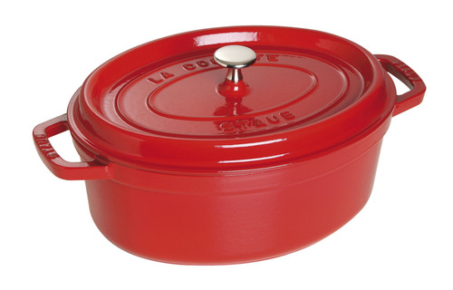 Cocotte en fonte Staub ovale rouge cerise 33 cm avec couvercle à bouton laiton