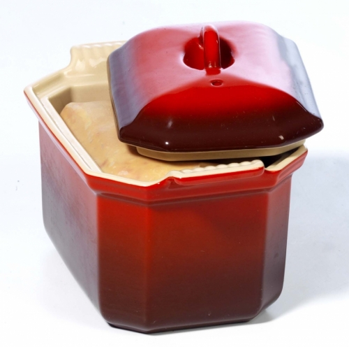 Le Creuset Stoneware Rectangular Terrine with Press, 600 l, Cerise Le Creuset Stoneware Rectangular Terrine with Press, 600 l, Cerise