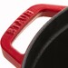 Cocotte en fonte ronde rouge cerise 22 cm avec couvercle à bouton laiton