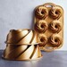 Plaque de 6 gâteaux Rosace gold en fonte d'aluminium Nordic Ware