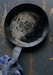Poêle à frire en fer avec poignées en fonte