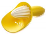 Presse agrume 'sans pepin ' jaune/blanc avec filtre a pepin integre