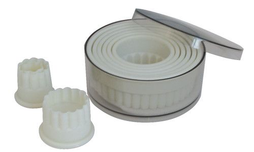 Boite de 9 découpoirs ronds cannelés de 2 à 10 cm