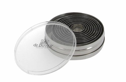 Boite de 9 découpoirs ronds inox unis de 3 à 11 cm.