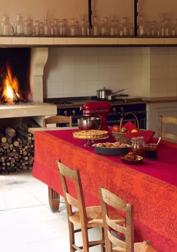 Nappe Le Jacquard Fran&ccedil;ais 175x320 Villa Toscane Rouge Op&eacute;ra 100% coton