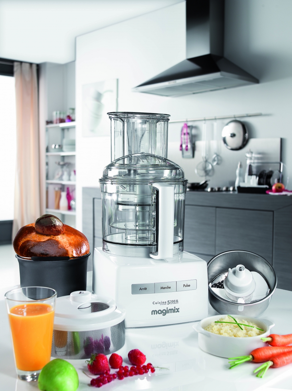 Coffret Premium Magimix Robot 5200 XL blanc avec batteur, 2 éminceurs