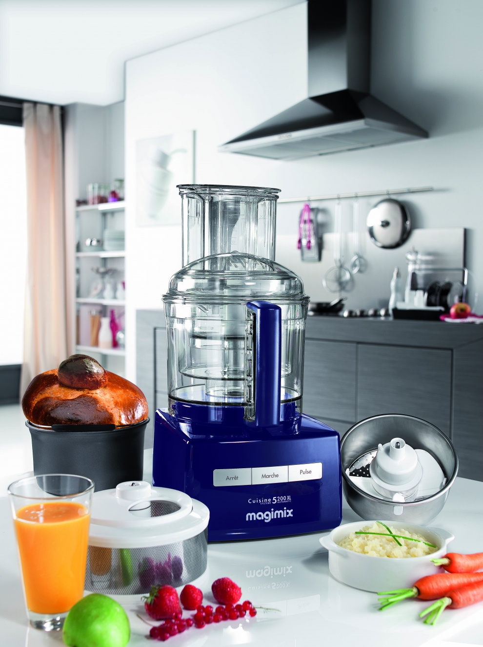 Coffret Premium Magimix Robot 5200 XL bleu nuit avec batteur, 2