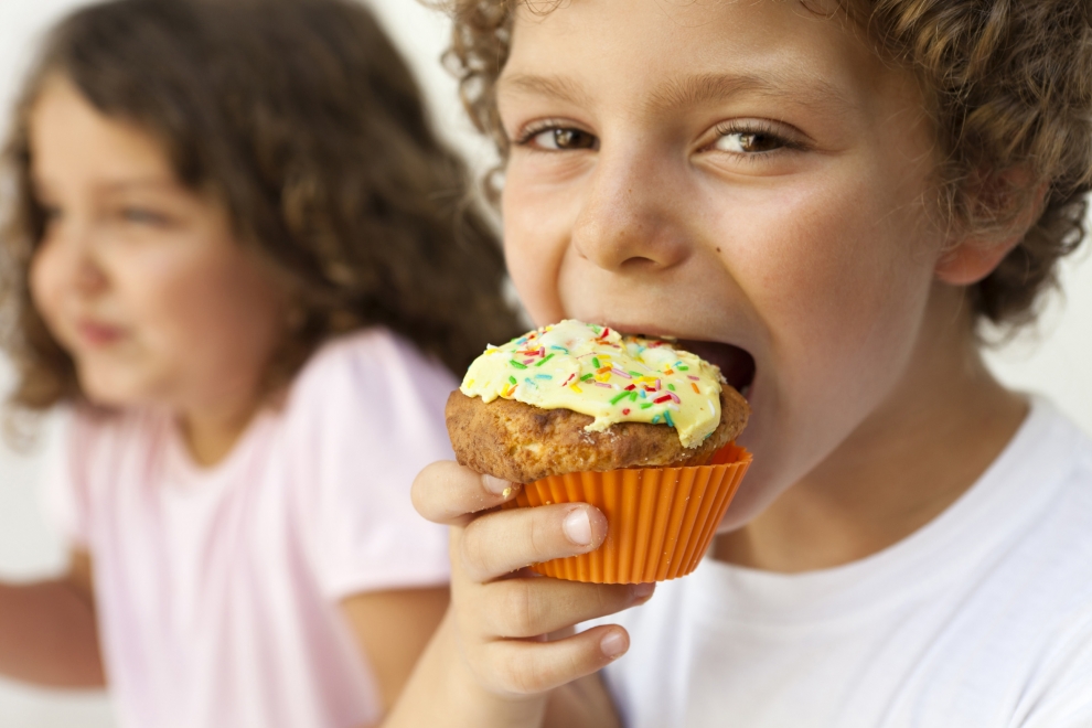 Kit Muffins & Kids Lekué : 1 Poche à douilles Decomax + 6 Cup Cake + une  spatule - 3000000SURM017 - LEKUE